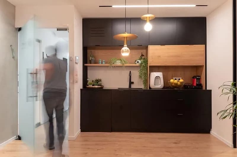 פרויקט נגרות מתוך גלריית עבודות נגרות, תמונה אופקית ביחס 1024 על 681, מוכן לסקירת קטלוג